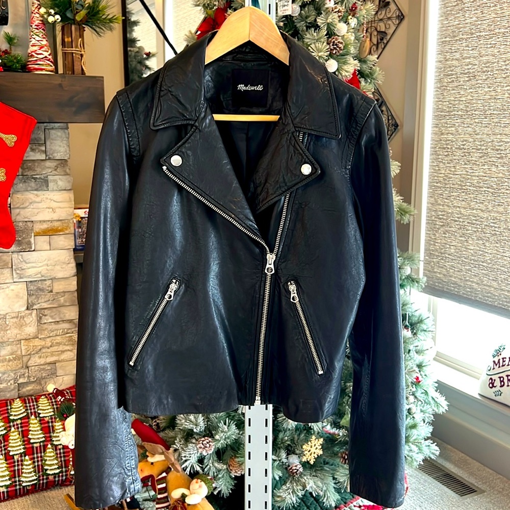 Beautiful fully line women’s size XL Madewell leather jacket.